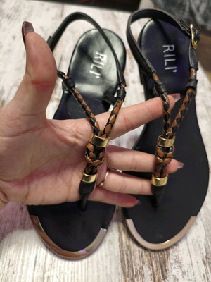 Used sandals size 39 black and gold