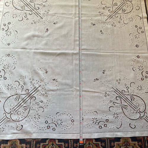 Cutwork tablecloth like new, handmade white linen fabric