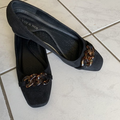 VOI&NOI black pumps size 38 with brown tortoiseshell chain, 3.5cm heel