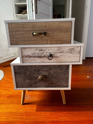 Night stands used, set of 2, with wear and missing drawer