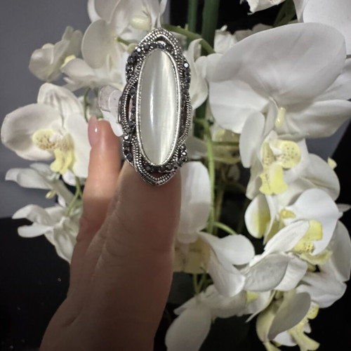 Ring new, white and silver