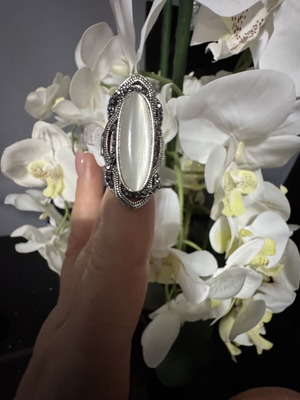 Ring new, white and silver