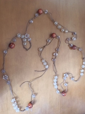 Long necklace with beads used, defect, no clasp