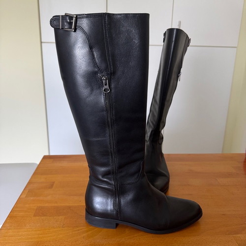 Black leather knee-high boots size 38 like new