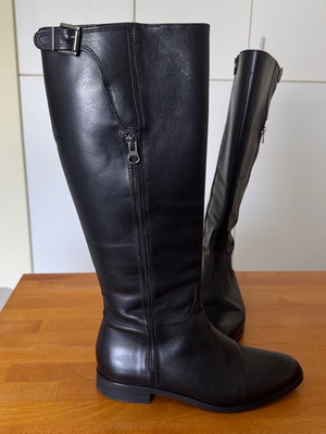 Black leather knee-high boots size 38 like new