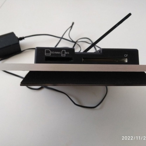 Ψηφιακή βιντεο-κορνίζα Toshiba DPF7XSE μεταχειρισμένη