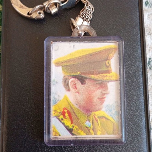 Collectible Keychain with Royal Couple, Konstantinos B' Book and Hello magazine like new