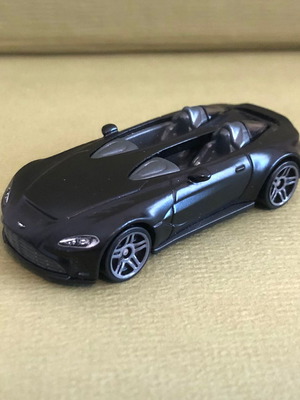 Hot Wheels Aston Martin V12 Speedster like new