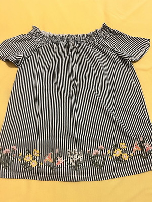 Women's blouse with elastic shoulders like new, white and blue