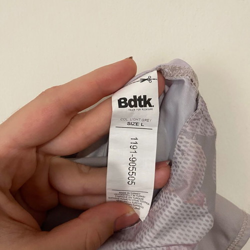 Bdtk cycling leggings with shorts and cropped top like new, multicolor