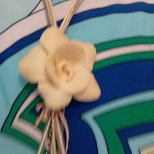 Women's necklace new with yellow rose motif