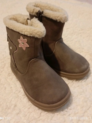 Boots like new, brown, size 23 with fur