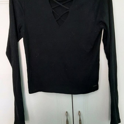 Basic black top with V neck Hollister size M used