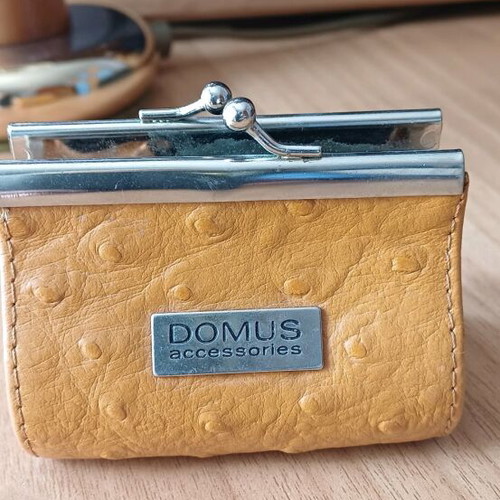 Domus leather coin purse like new brown