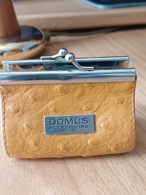 Domus leather coin purse like new brown
