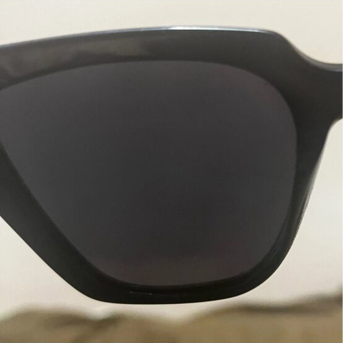 Sunglasses used Cat-Eye oversized polarized lenses with case and chain