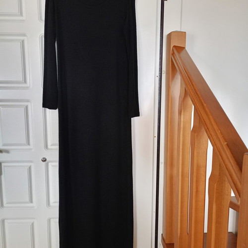 Off-the-shoulder slim-fit maxi black dress Marlen like new