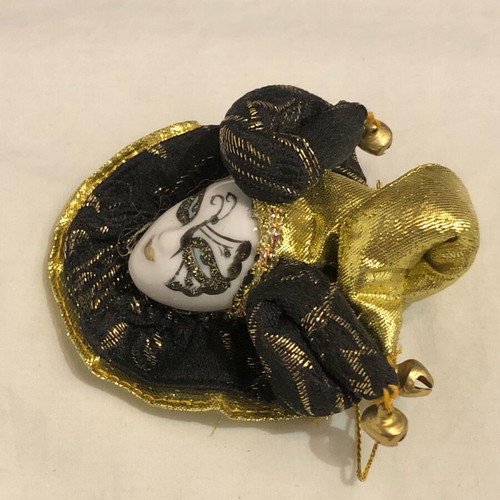 Decorative mask magnetic or hanging like new