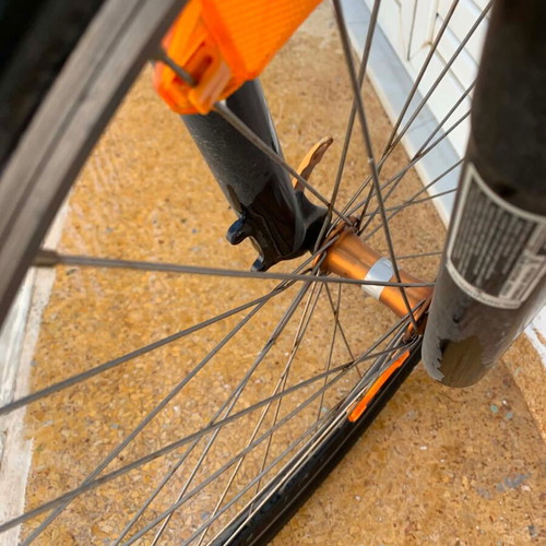 Ideal Strike 26" mountain bike used with Shimano gears, front suspension, rack
