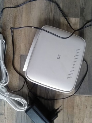 ZTE modem like new with telephone cables