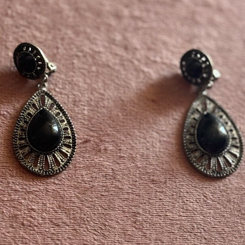Earrings with clip like new, black and silver