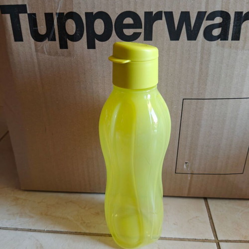Tupperware bottle 750ml new with spout