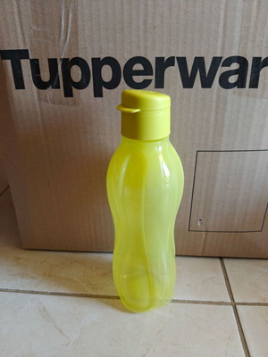 Tupperware bottle 750ml new with spout