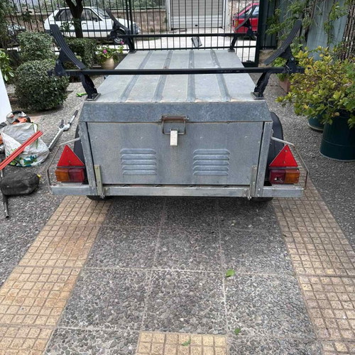 Car roof box used, lightweight with lid