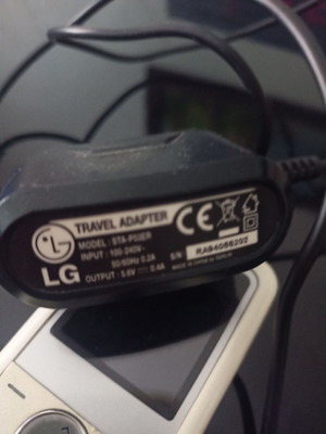 Κινητό LG μεταχειρισμένο, συλλεκτικό, σε πολύ καλή κατάσταση