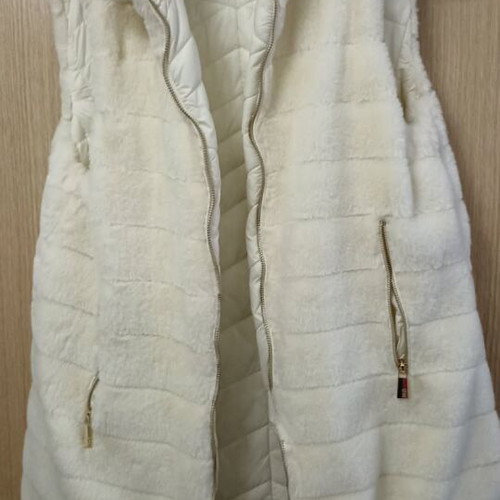 BSB white fur sleeveless vest like new, size 40