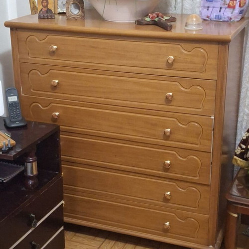 Chest of drawers like new with six drawers for multiple uses