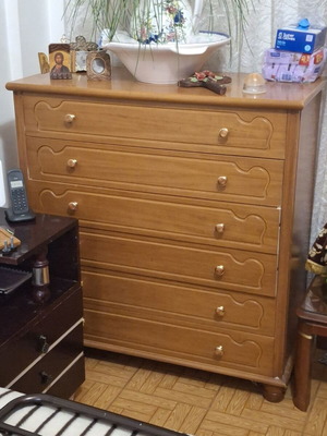Chest of drawers like new with six drawers for multiple uses