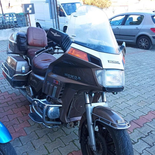 Honda GL 1200 motorcycle like new, collectible