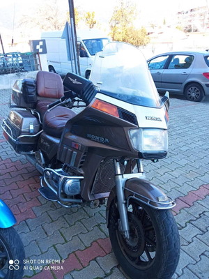 Honda GL 1200 motorcycle like new, collectible