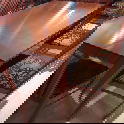 Τραπεζαρία με έξι καρέκλες μεταχειρισμένη