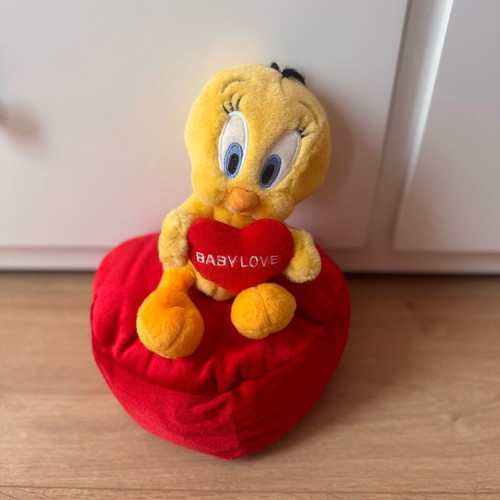 Tweety Bird Plush Toy 1999 like new, heart-shaped pillow