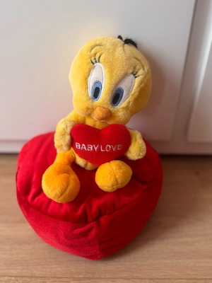 Tweety Bird Plush Toy 1999 like new, heart-shaped pillow