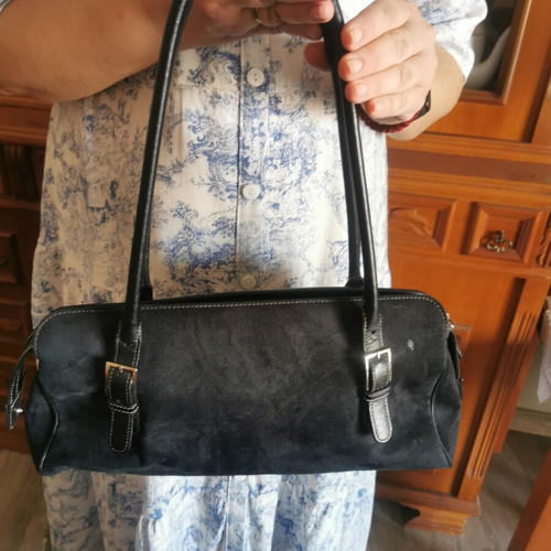 Leather shoulder bag with suede and metal details like new