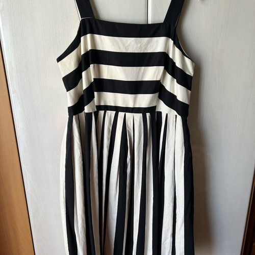 Dress No 14 / 42 like new, cotton satin fabric