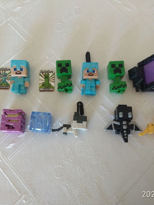 Kinder Minecraft collection 13 figures with cards new