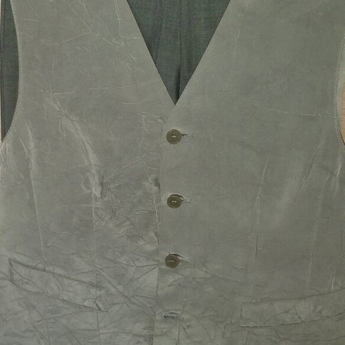 Prince Oliver suit with vest, like new, light gray summer