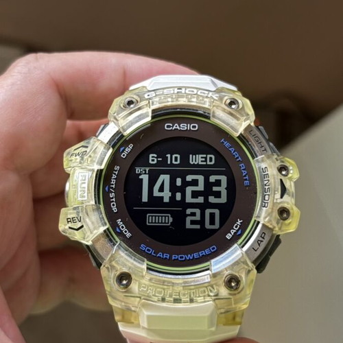 Casio GBD-H1000-7A9 smartwatch like new, white, GPS and heart rate