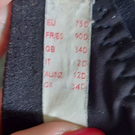 Triumph vintage touch bra 75D black like new