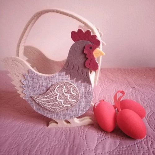 Easter basket hen with 3 red eggs new