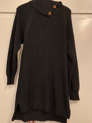 Long sweater like new, size Medium