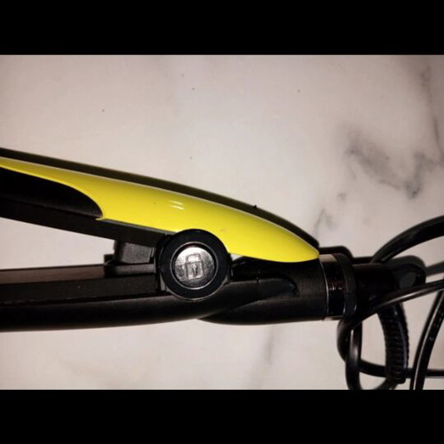 APR Hair Straightener with Ceramic Plates like new