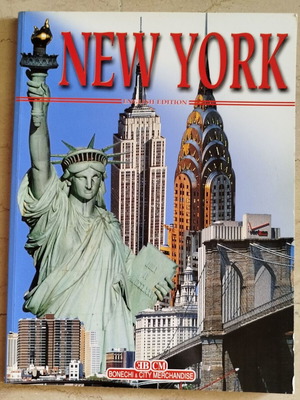 New York travel guide 2005 like new, English