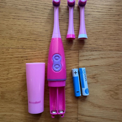 Nevadent electric kids toothbrush like new with replacements and batteries
