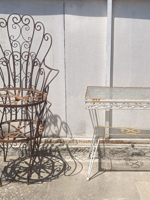 Fer Forgé garden set used, 2 armchairs and table with glass top