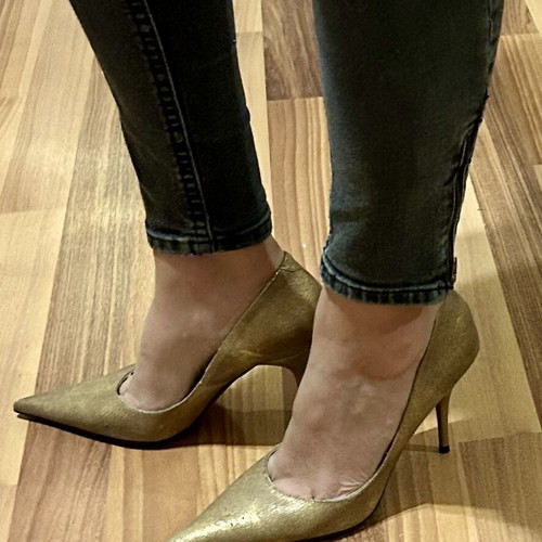 Bershka pointed pumps size 37 like new, gold